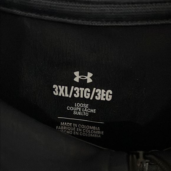 Under Armour Black Light Weight 1/4 zip - Picture 2 of 2
